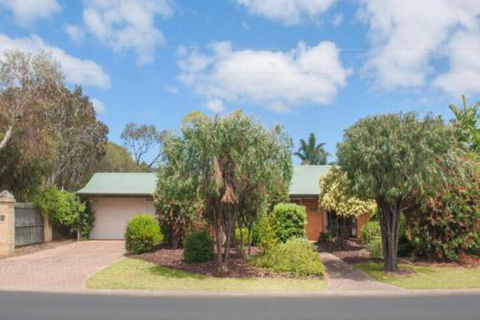 Bottlebrush - Northern Rivers Accommodation 0