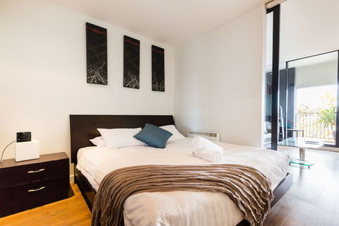 Cleo, 1BDR St Kilda Apartment - Northern Rivers Accommodation 3