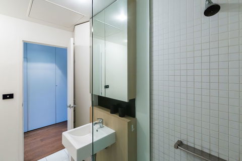 Cleo, 1BDR St Kilda Apartment - Northern Rivers Accommodation 4