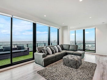 MJ Shortstay Apartments - Platinum Tower - Northern Rivers Accommodation 1