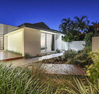 Just in Paradise Waterfront 5 Bedroom Deluxe House Central Broadbeach Location - Northern Rivers Accommodation