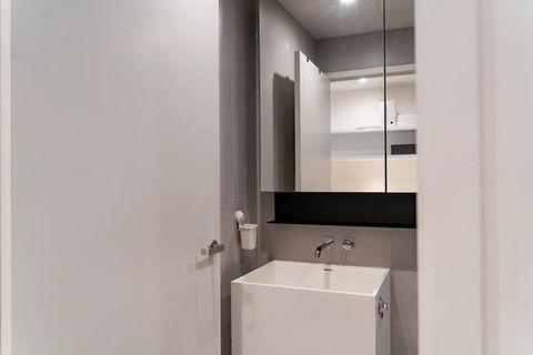 Modern 1 Bedroom Apartment South Yarra - Northern Rivers Accommodation 2