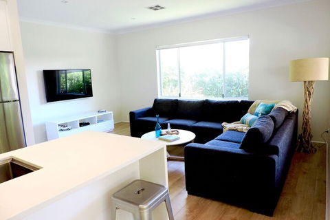 Contemporary Cove - Northern Rivers Accommodation 7
