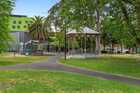 GRATTAN A Premier Location & Modern Space - Northern Rivers Accommodation 7