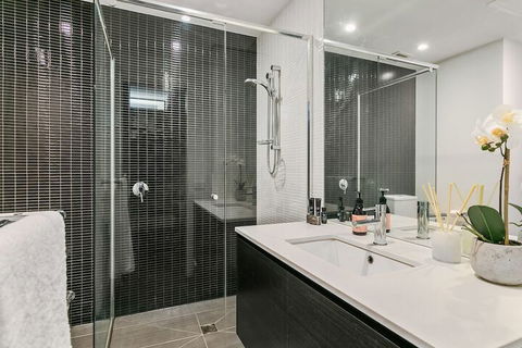 GRATTAN A Premier Location & Modern Space - Northern Rivers Accommodation 1