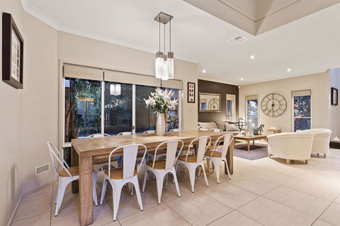 Resort Style Home Near Airport & CBD - Northern Rivers Accommodation 5