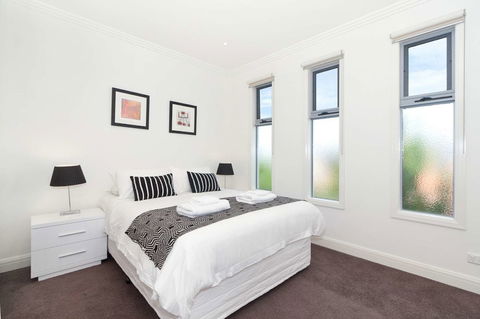 Style In The Heart Of Caulfield - Northern Rivers Accommodation 0