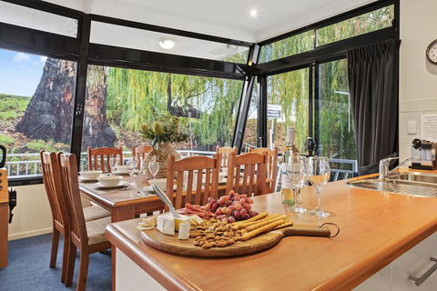 Boats And Bedzzz Houseboat Stays & Renmark River Villas - Northern Rivers Accommodation 4
