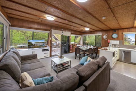 Boats And Bedzzz Houseboat Stays & Renmark River Villas - Northern Rivers Accommodation 0