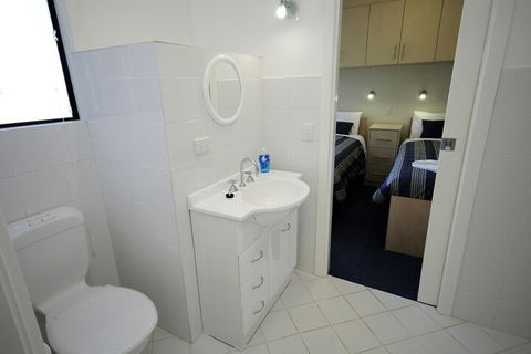 Boats And Bedzzz Houseboat Stays & Renmark River Villas - Northern Rivers Accommodation 3