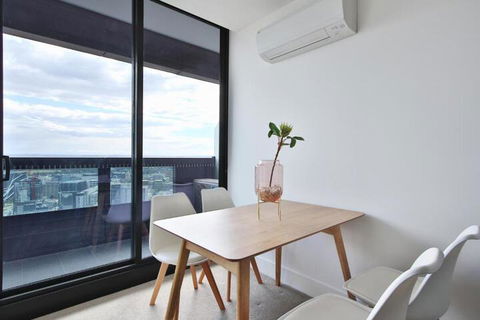 Luxurious & Chic 2BR Apartment In Melbourne CBD - Northern Rivers Accommodation 6