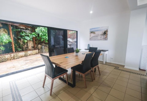 Absolute Airlie Central Airlie Beach - Northern Rivers Accommodation 5