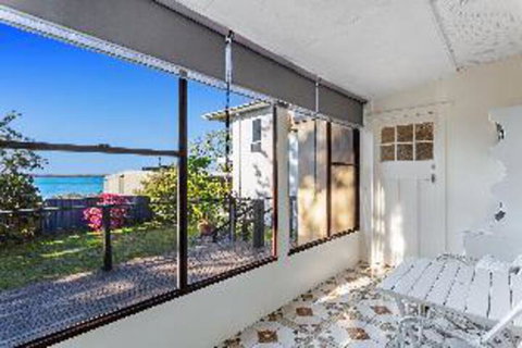 1 Bedroom House Government Road No. 102 PET FRIENDLY - Northern Rivers Accommodation 3