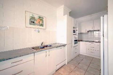 2 Bedroom Apartment Little Hut Unit 3 20 Kurrawa Close - Northern Rivers Accommodation 1