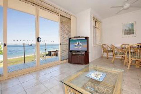 2 Bedroom Apartment Little Hut Unit 3 20 Kurrawa Close - Northern Rivers Accommodation 4