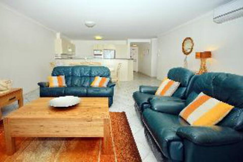 2 Bedroom Apartment Nelson Towers Victoria Parade - Northern Rivers Accommodation 1
