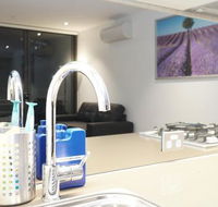 Auzzie Apartments Docklands Melbourne