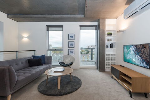 Luxury East Melbourne Apartment - Northern Rivers Accommodation 7