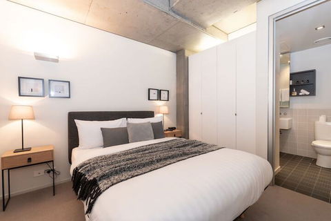 Luxury East Melbourne Apartment - Northern Rivers Accommodation 6