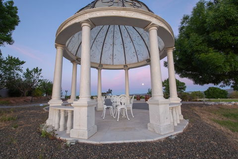 1837 Barossa Luxury Cottages Lyndoch SA - Northern Rivers Accommodation 4