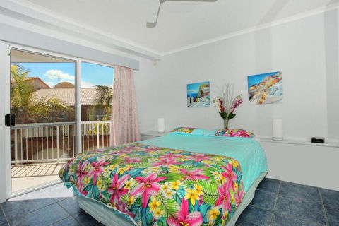Unit 4 Coolum Sands Apartments 34 First Avenue Coolum Beach 400 BOND LINEN SUPPLIED - Northern Rivers Accommodation 1
