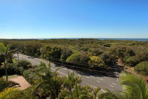 Unit 4 Coolum Sands Apartments 34 First Avenue Coolum Beach 400 BOND LINEN SUPPLIED - Northern Rivers Accommodation 3