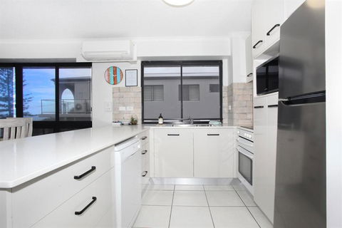 Unit 5 Phoenix Apartments 1736 David Low Way Coolum Beach LINEN INCLUDED 500 Bond - Northern Rivers Accommodation 2