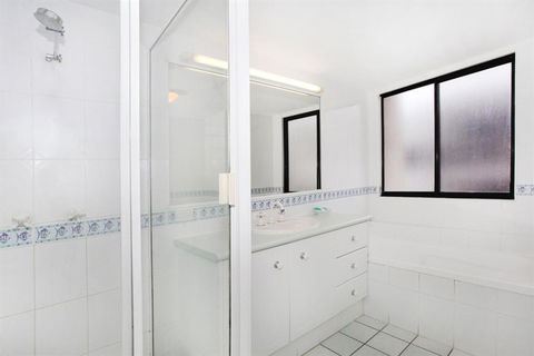 Unit 5 Phoenix Apartments 1736 David Low Way Coolum Beach LINEN INCLUDED 500 Bond - Northern Rivers Accommodation 6