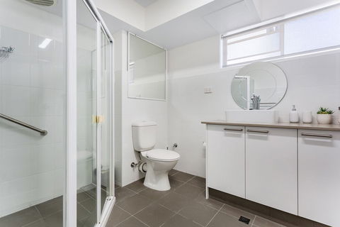 Laman Lodge Unit 2 15 Laman Street - Northern Rivers Accommodation 3