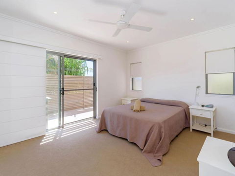 Bimbadeen Unit 3 Across From The Beach Lift In Complex - Northern Rivers Accommodation 3