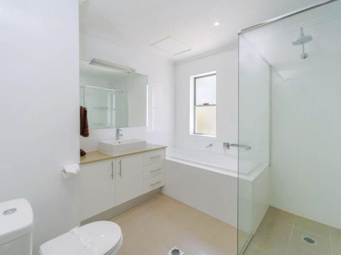 Bimbadeen Unit 3 Across From The Beach Lift In Complex - Northern Rivers Accommodation 1