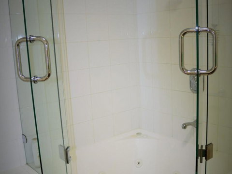 The Oaks Waterfront Resort Unit 502 - Northern Rivers Accommodation 4