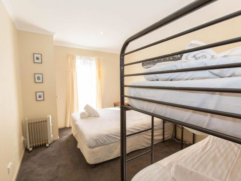 Acacia 5 / 2 Kirwan Close - Northern Rivers Accommodation 4