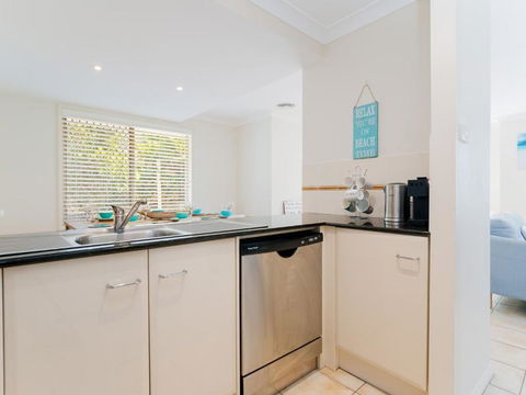 Bay Haven 4 / 3 Thurlow Avenue Pet Friendly Close To Town & Air Con - Northern Rivers Accommodation 5