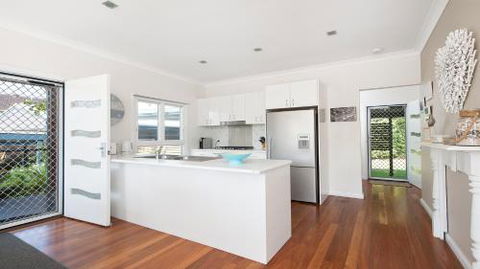 No. 1 Fingal Bay Beach House The Little Abode - Northern Rivers Accommodation 4