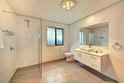 Dock Of The Bay - Northern Rivers Accommodation 3
