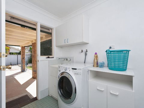 Fingal Waves At Fingal Bay NSW - Northern Rivers Accommodation 5