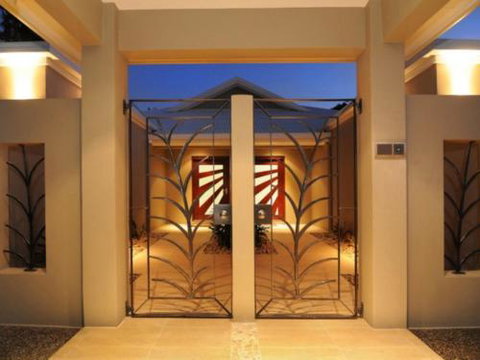 BEACH RETREAT At PALM COVE - Northern Rivers Accommodation 4