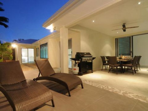 BEACH RETREAT At PALM COVE - Northern Rivers Accommodation 1