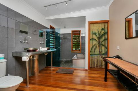 SANTORINIatPALM COVE - Northern Rivers Accommodation 3