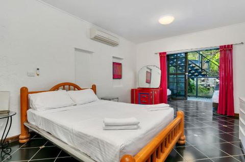 SANTORINIatPALM COVE - Northern Rivers Accommodation 5