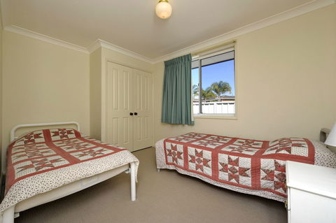 Reef Close 1 / 2 - Northern Rivers Accommodation 0