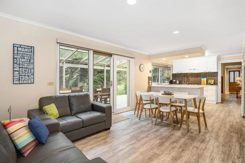 Hilltop Beach House: Newly Updated - Northern Rivers Accommodation 3