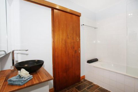 BEACH SHOPS & FABULOUS VACATION HOME! - Northern Rivers Accommodation 0