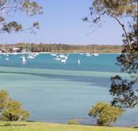 Corlette Waterfront 2 / 44 Danalene Parade Waterfront Luxury WIFI Aircon Boat Parking - Northern Rivers Accommodation
