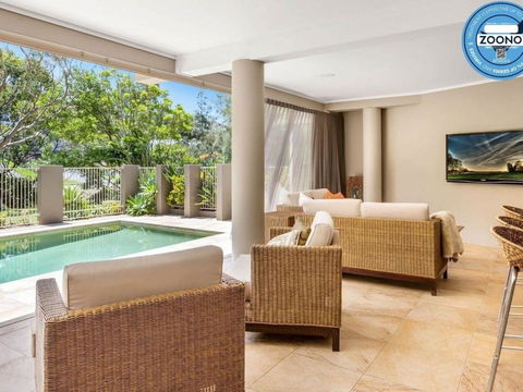 The Stanwell Beach Glass House Beach & Pool - Northern Rivers Accommodation 4