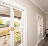 Heritage Bowen Terrace 3 Bed 2 Bath Walk to CBD - Northern Rivers Accommodation