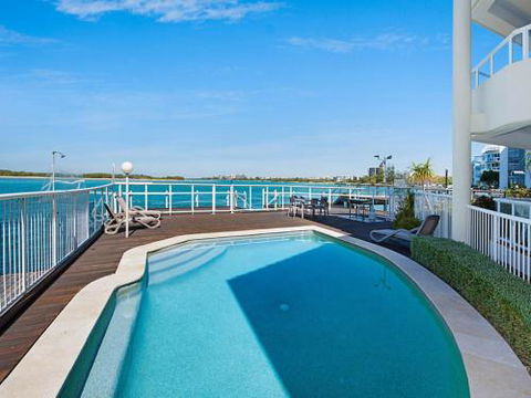 Unit 3 Pumicestone Quays Absolute Waterfront! - Northern Rivers Accommodation 5