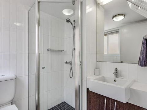Unit 3 Pumicestone Quays Absolute Waterfront! - Northern Rivers Accommodation 1