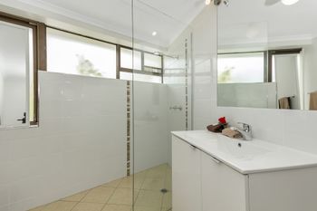 Sirenia Palms Yorkeys Knob - Northern Rivers Accommodation 4